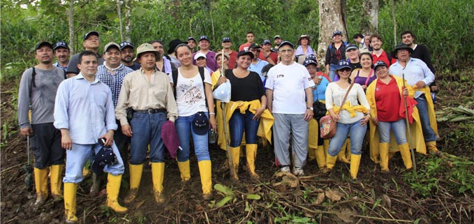 Delegación de la UPS en el recorrido por el Bosque Forestal.