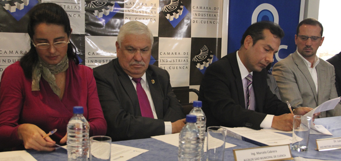 (from left to right) Carola Rios, President of the Chamber of Industries, Marcelo Cabrera Palacios Mayor of Cuenca, Luis Tobar Pesántez UPS General Vice President