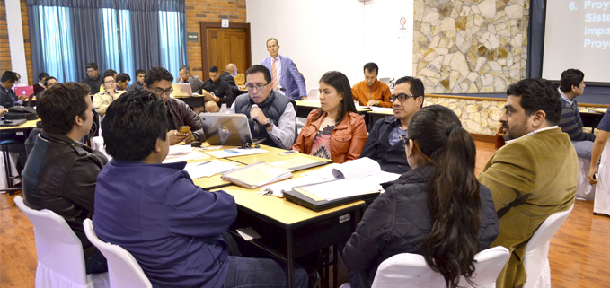 Grupo de innovación educativa conformado por docentes de la Sede Cuenca durante el curso de GESPLAN.