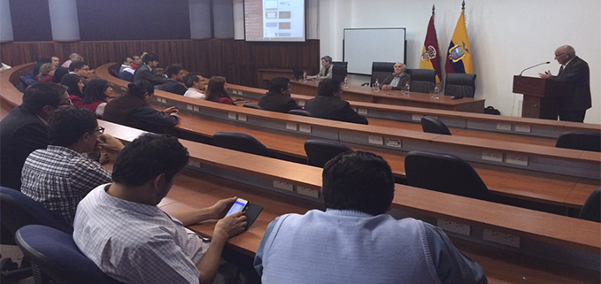 Padre Timothy Ploch reunido con directivos de la Sede Cuenca