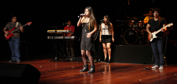 Cierre del espectaculo por el Grupo de Musica Moderna