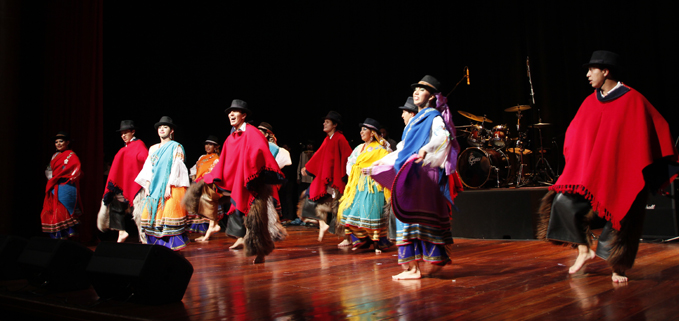 Presentación de los grupos de Danza y Musica Folklorica