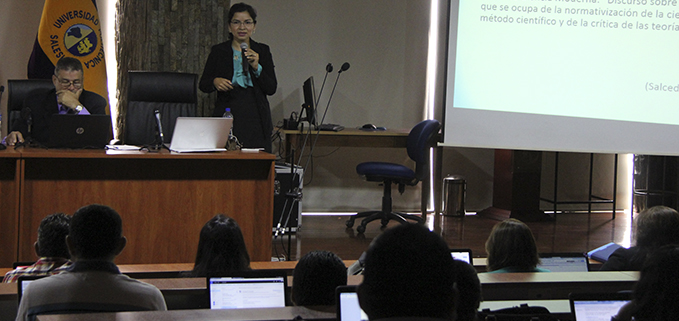 Los PhD. Eddy Conde (Cuba) y Raquel Ayala (Ecuador), dictando el II Curso de Producción Científica.