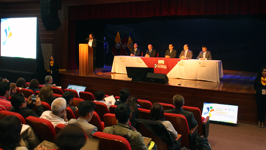 Mesa Directiva del congreso. (izq.)   Dr. Luis Tobar, Vicerrector académico general, P. Javier Herrán, Rector, P. Jorge Molina, Inspector; José Juncosa, Vicerrector de la UPS Sede Quito  y Juan Pablo Salgado, Vicerrector de Investigación