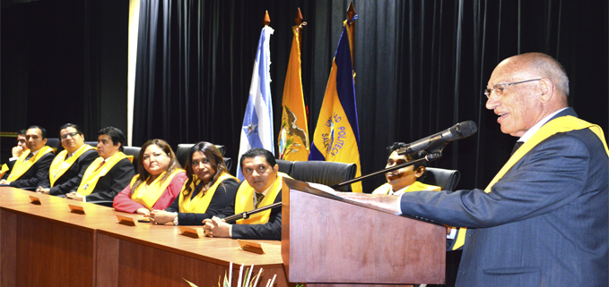 P. Javier Herrán, Rector de la UPS, en su intervención en la ceremonia de graduación