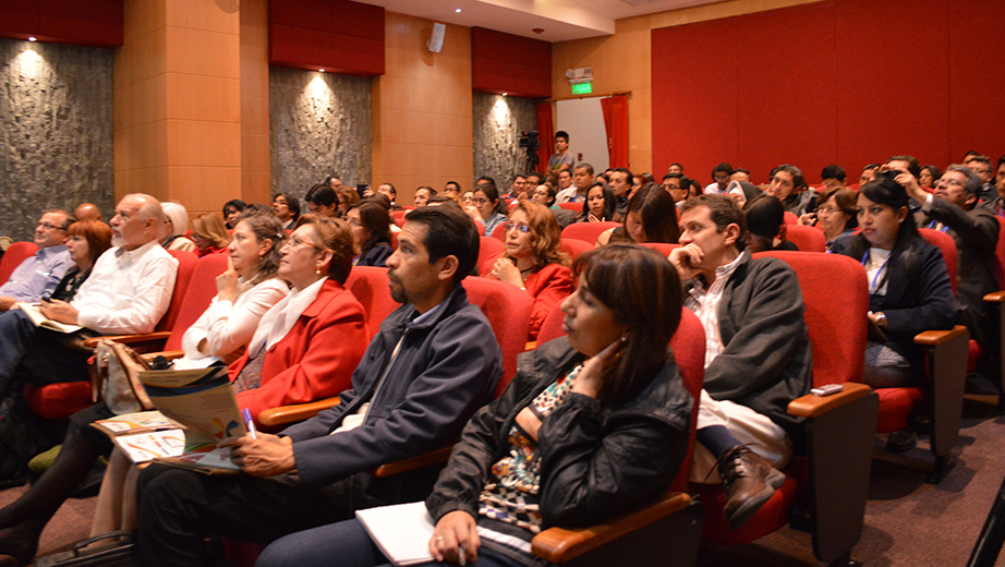 Asistentes a las conferencias en la Sala Múltiple 2 del Campus Sur.