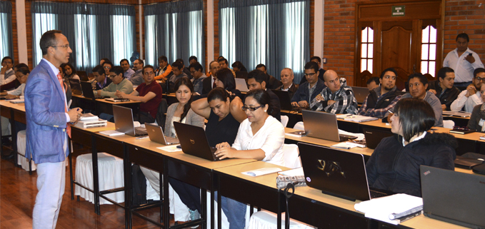 Dr. Ignacio de los Ríos de la UPM dictando el seminario.