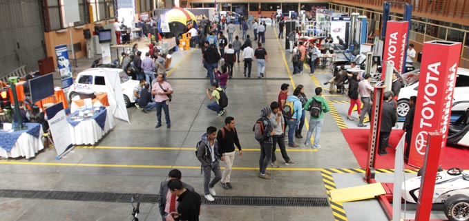 Capta el laboratorio en donde se realizó la feria Automotriz