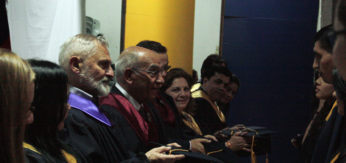 Momento de la incorporación con el P. Javier Herrán, Rector de la UPS, P. Juan Bottasso, Dr. Honoris Causa UPS, José Juncosa, Vicerrector sede Quito y directores de carrera.