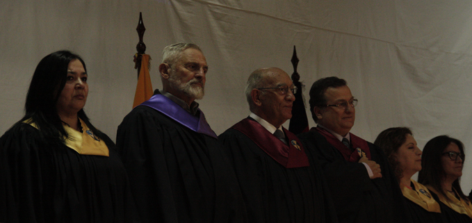 Mesa directiva en la incorporación de 195 estudiantes de diferentes carreras de la sede Quito.