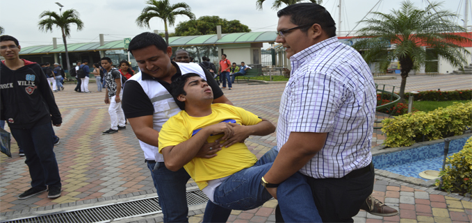 Herido (actor) rescatado durante el ejercicio.