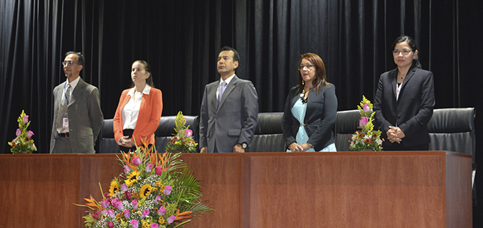 PhD. Ricardo Silva, MSc. María José De Luca, Dr. Luis Tobar, MSc. Ángela Flores y PhD. Raquel Ayala.