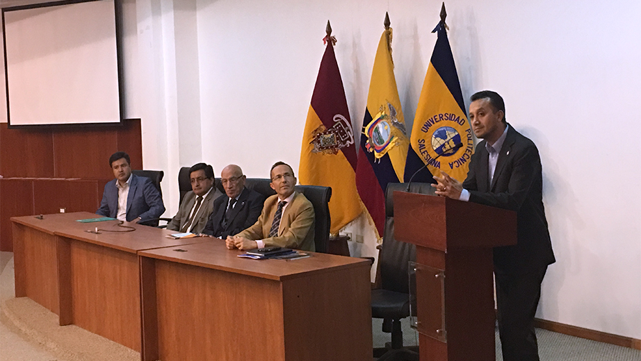 Dr. Fernando Pesantez, vicerrector docente de la UPS, en la presentación del Cuaderno de Reflexión Universitaria