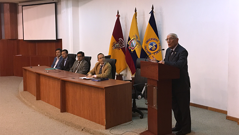 P. Javier Herrán, rector de la UPS, en en la presentación del Cuaderno de Reflexión Universitaria N° 17
