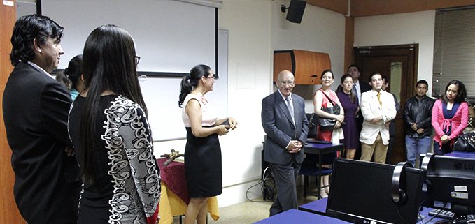 Autoridades, docentes, estudiantes e invitados especiales durante la bendición de la Radio EN LINEA UPS.