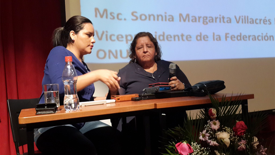 (der) Msc. Margarita Villacres, vicepresidenta de la federación mundial de ciegos y sordos