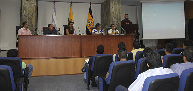 Ing. Gabriela Sánchez, docente de la UPS, durante su exposición.