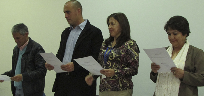 Desde la izquierda: Patricio Velasco, Jaime Sarmiento, Miriam Gallegos y Lola Vázquez, en la entrega de los certificados a docentes que aprobaron curso en Educación Inclusiva.