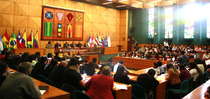 Asistentes en la inauguración del evento