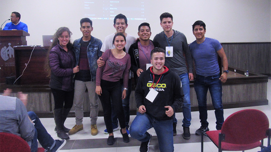 Estudiantes ganadores del segundo lugar – Proyecto LAB TECH