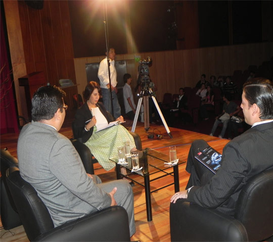 GUAYAQUIL: Programa Cara a Cara con Rosalía Arteaga en la UPS