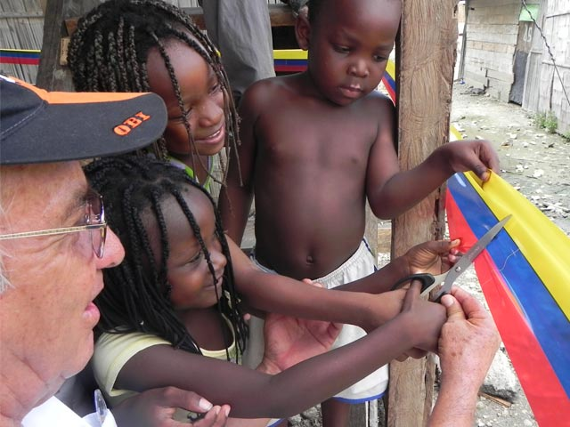 GUAYAQUIL: La UPS inaugura viviendas en barrio Nigeria