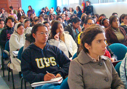 QUITO: Especialista colombiana en temas de educación diferencial dicta conferencia