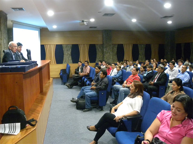 GUAYAQUIL: Reconocimientos y presentes durante la semana del docente