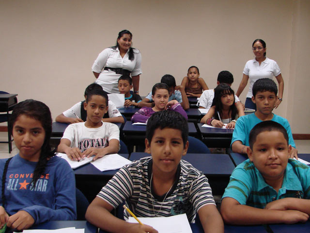 GUAYAQUIL: Culmina primera etapa de capacitación para niños, jóvenes y adultos en el barrio Cuba