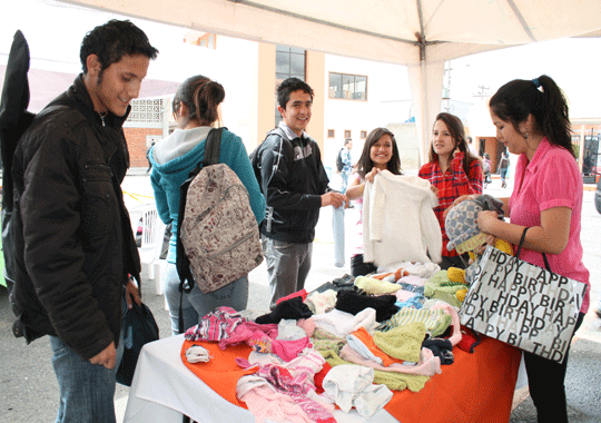 CUENCA: Carrera de Ingeniería Ambiental realizó Eco Trueque 2012