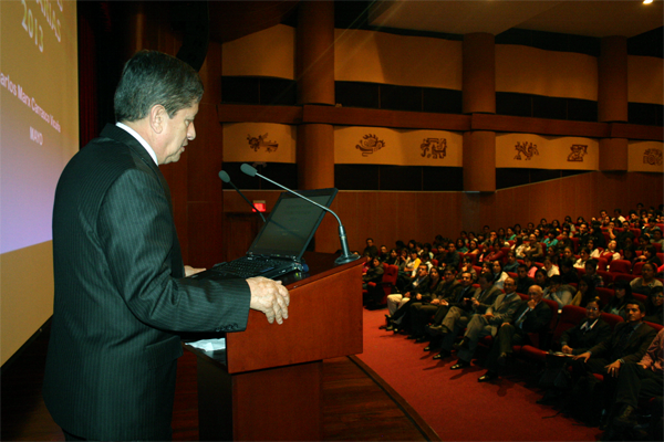 CUENCA: Carlos Marx Carrasco, Director del SRI dictó conferencia en la UPS