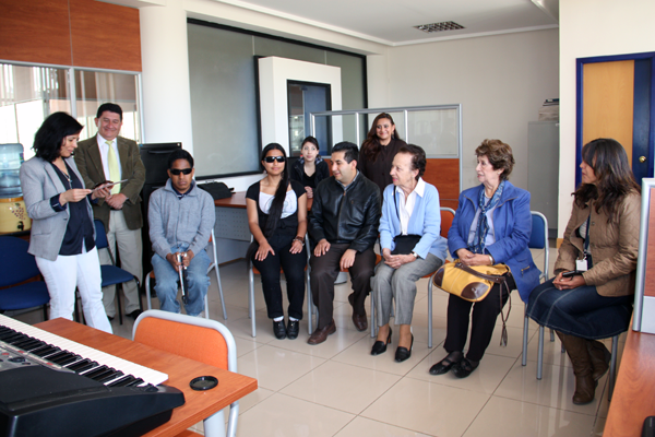 QUITO: Benefactoras de la Tiflobiblioteca recibieron un reconocimiento