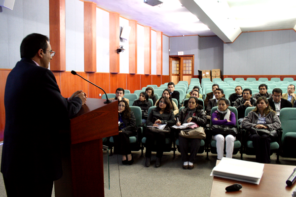CUENCA: Catedrático colombiano dictó conferencia en la UPS