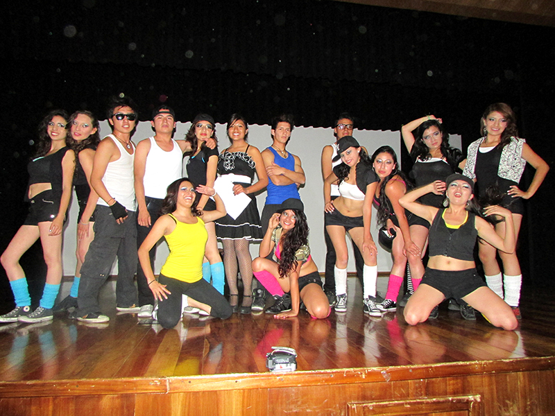 QUITO: Al ritmo de pop y rap estudiantes mostraron sus habilidades en la danza