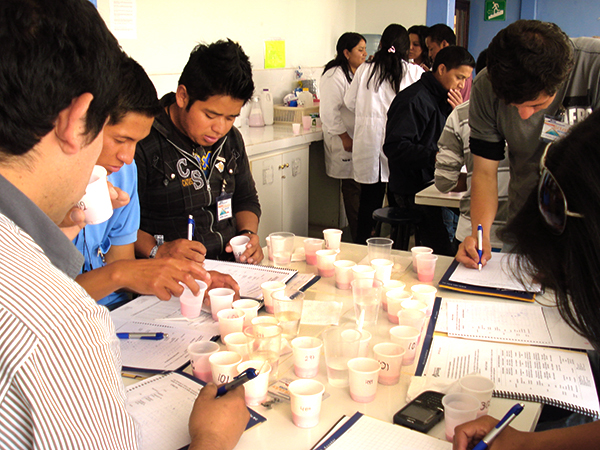 QUITO: UPS e INTILÁCTEOS de Argentina formaron a evaluadores sensoriales