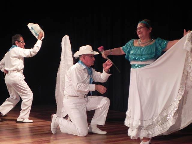 GUAYAQUIL: Miércoles cultural fue celebrado con los adultos mayores