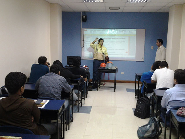 GUAYAQUIL: Se realizó primera charla del programa de 
