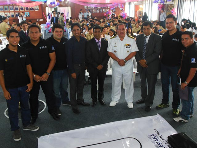GUAYAQUIL: Club de robótica exhibe proyectos en el Liceo Naval