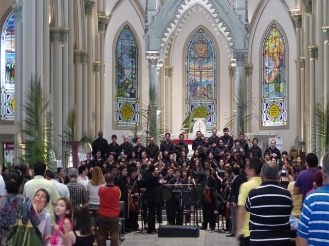 GUAYAQUIL: Espectacular presentación del coro en Catedral Metropolitana