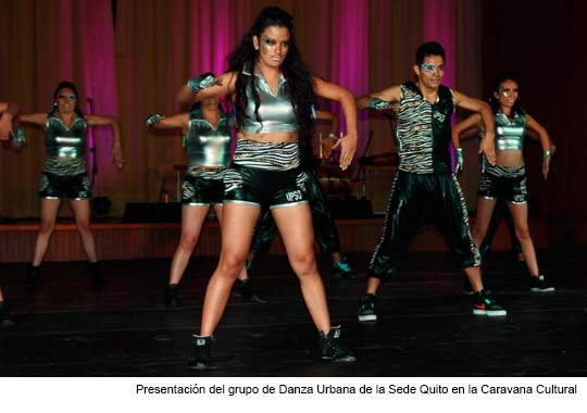 QUITO: Con música, danza, teatro y baile comenzó la Caravana Cultural UPS 2014