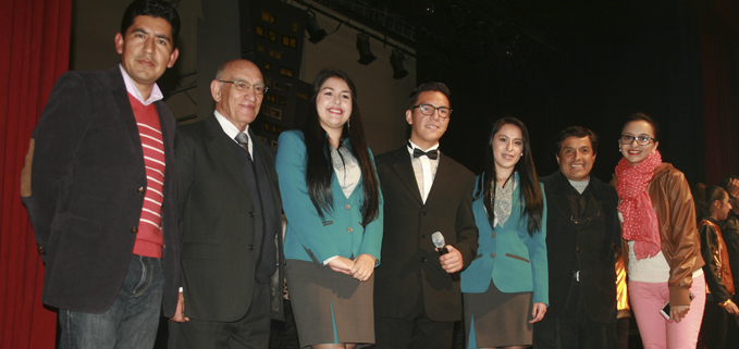 Rector y Funcionarios de la Dirección de Comunicación y Cultura de la UPS sede Cuenca.