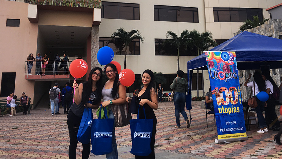 Estudiantes de la Sede Guayaquil durante la celebración de Utopía 100