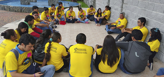 Estudiantes y animadores en el Pre-encuentro ASU de la Sede Guayaquil