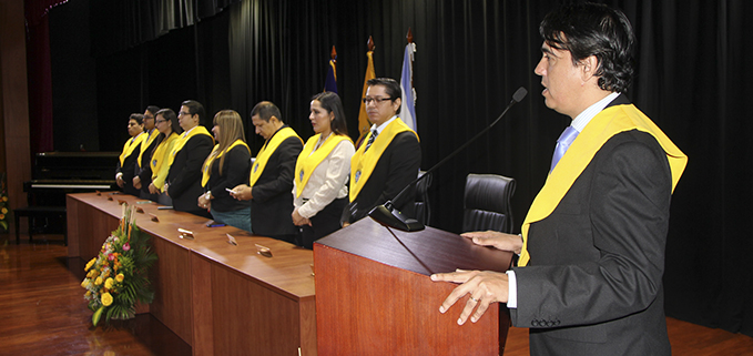 Economista Andrés Bayolo durante la toma de juramento.