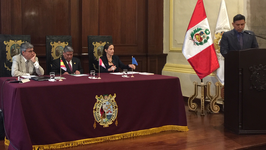 Mesa directiva conformada por (de izq.) Adolfo Cazorla, Orestes Cachay y Duclair Sternadt.