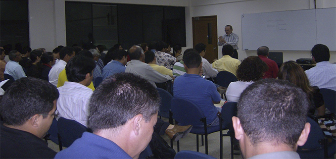 Profesionales de diferentes ramas participan de los cursos de educación continua.