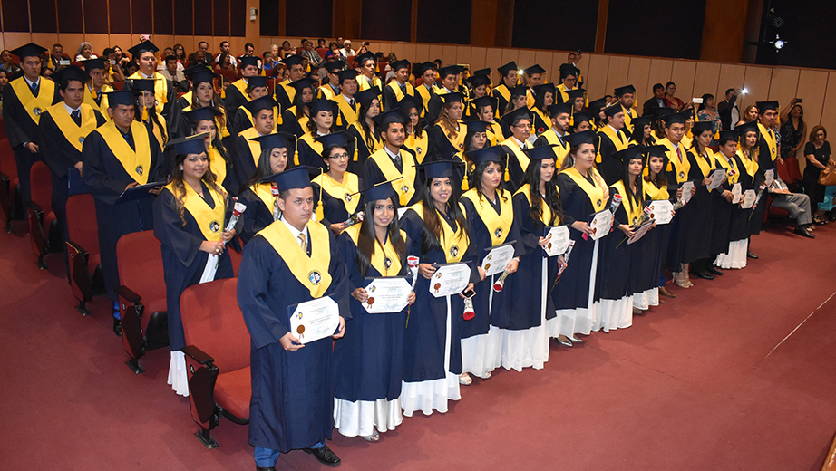 Nuevos profesionales graduados de la sede Guayaquil