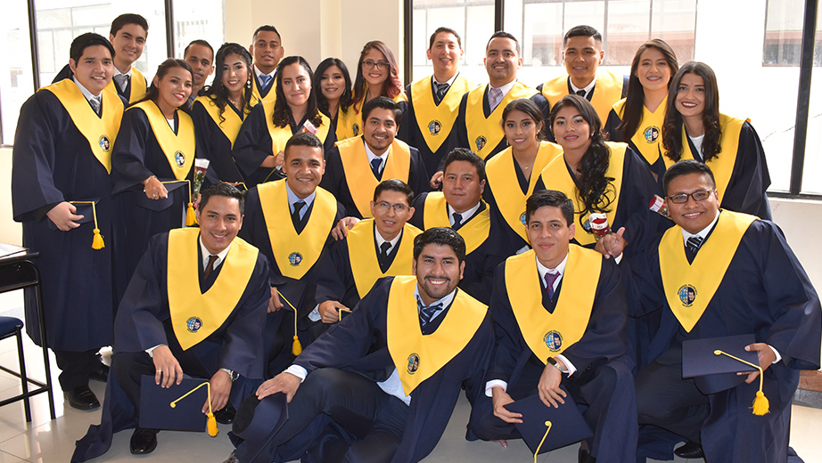 Nuevos profesionales graduados de la sede Guayaquil