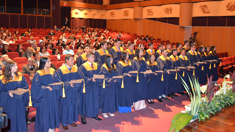 Nuevos profesionales graduados de la sede Cuenca