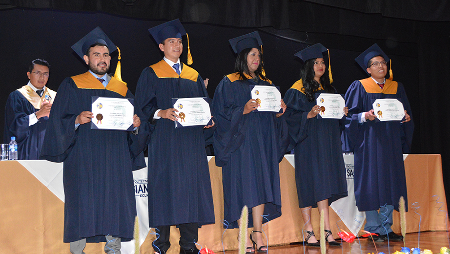 Nuevos profesionales graduados de la sede Quito campus Sur